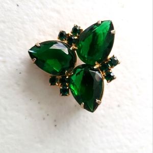Green stone gold tone pin/brooch